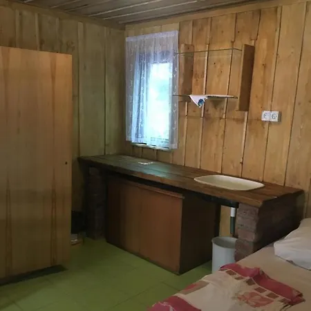 Rodinne Ubytovani V Chatech Sruby Relax Zivohost' База отдыха *