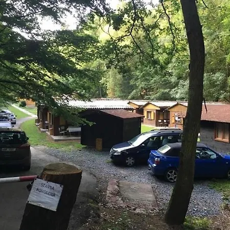 Rodinne Ubytovani V Chatech Sruby Relax Zivohost' База отдыха *