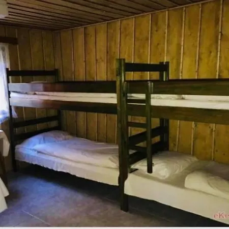 Rodinne Ubytovani V Chatech Sruby Relax Zivohost' *